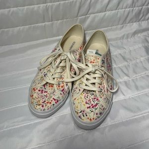 NWT floral old navy sneakers women’s size 9